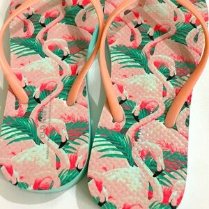 Pink Flamingo Print Flip Flops old navy size 8